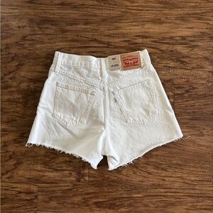NWT Levi's 26 Waist Women's White Denim Shorts